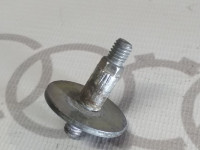 Крепёжный палец VAG 028103665 на Ауди/Volkswagen A3/A4/A6/Touareg 8L, B5, C5, I