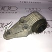 Опорный кронштейн левый 8E0501521M на Ауди A6 4B2, 4B4, C5