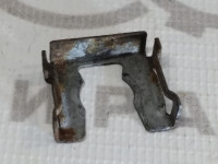 Пружинная скоба VAG 037133047 на Ауди A3 8L, 8P