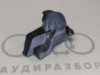 Уплотнитель под накладку слева спереди  VAG 893857505 на Ауди 80/90 B3, B4