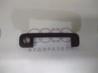 Накладка дверной ручки справа спереди снаружи VAG 893837240E на Ауди 80/90/100/A4/A6 B3, B4, C4, B5