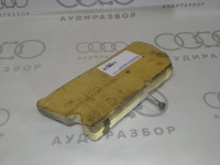 Боковая защитная обивка справа внутри VAG 8A0837848 на Ауди 80 B4